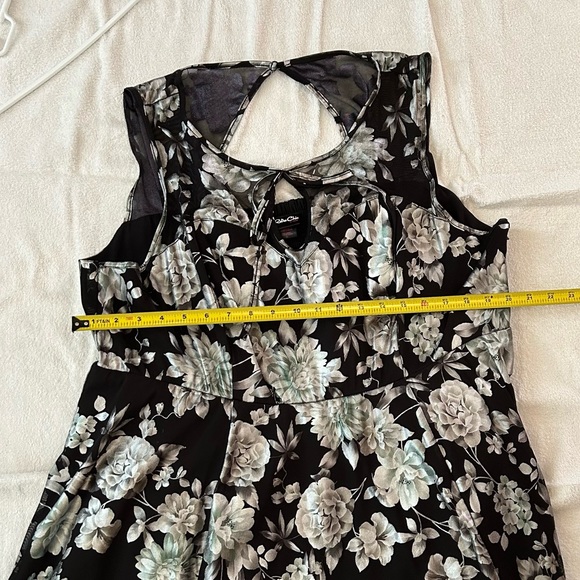 Retro Chic by Torrid. Black and iridescent floral dress. Fully lined, mesh top. - Picture 5 of 6